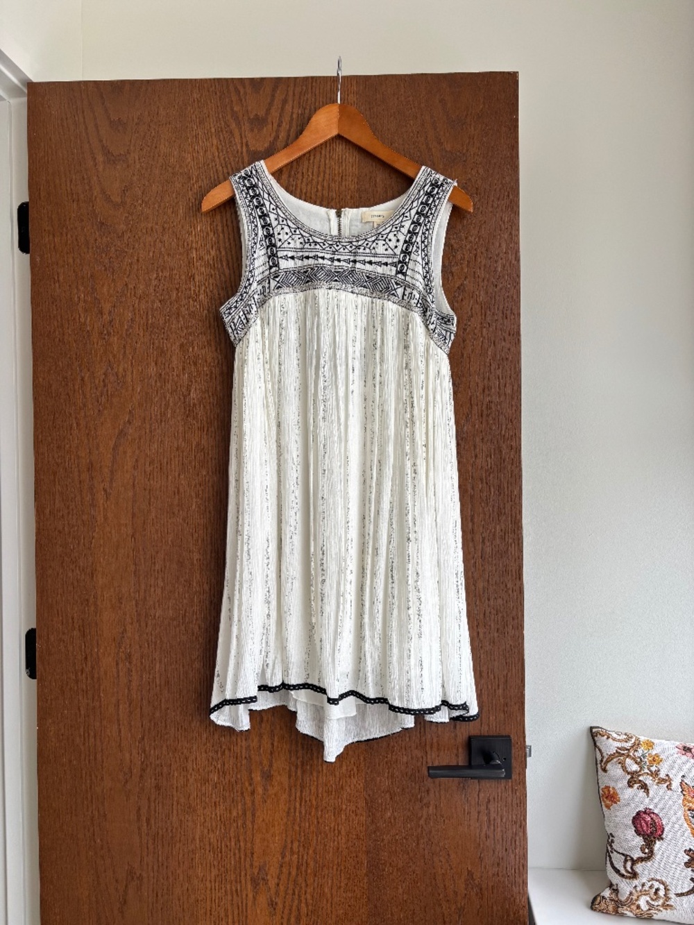 Freeway Medium White Black Embroidered Boho Swing Dress Sleeveless Cutout Back